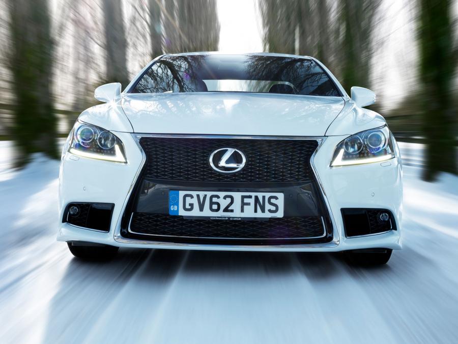  Lexus LS460 F-Sport 2012 года  (UK) (фото 12 из 16)